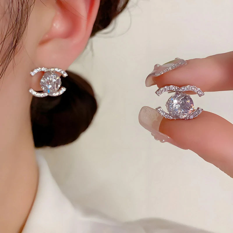 🔥 LAST DAY 90% OFF: The Viral "Interlocking Halo" Premium Studs