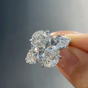 🔥 LAST DAY 90% OFF : Dazzling Oval "Pigeon's Egg" Three-Stone Moissanite Ring – Finger-Slimming Elegance & Five-Figure Brilliance