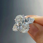 🔥 LAST DAY 90% OFF : Dazzling Oval "Pigeon's Egg" Three-Stone Moissanite Ring – Finger-Slimming Elegance & Five-Figure Brilliance