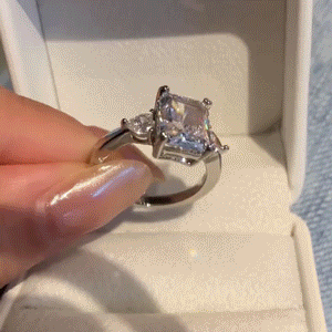 🔥 LAST DAY 90% OFF : Dazzling Ice-Cut Moissanite Diamond Ring (1.5CT - 5.0CT) | 18K Gold Plated S925 Three-Stone Radiant Ring with Trillion Accents